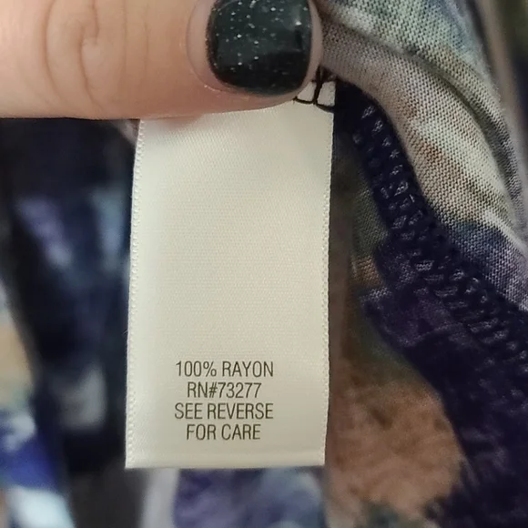 Simply Vera- Vera Wang Abstract Shirt| Women Size Medium - Picture 3 of 4